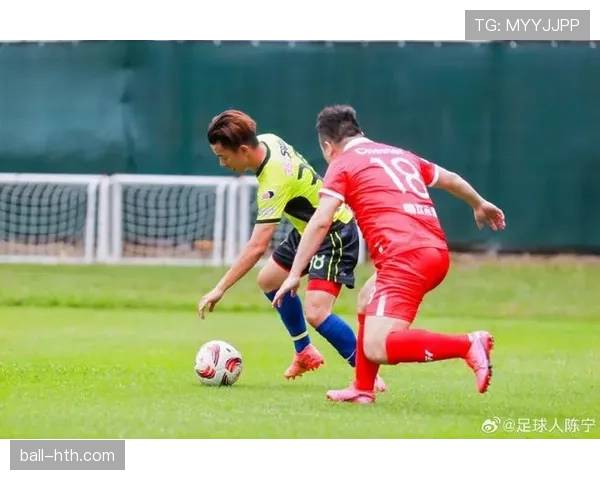 本赛季足球之星表现稳健，联赛竞争愈发激烈，年轻新秀引人注目