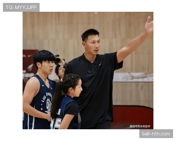 易建联训练完直接去接娃，这自律和奶爸模式切换也太丝滑了